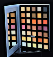 ESA CHICA: Paleta de sombras de ojos de 35 piezas