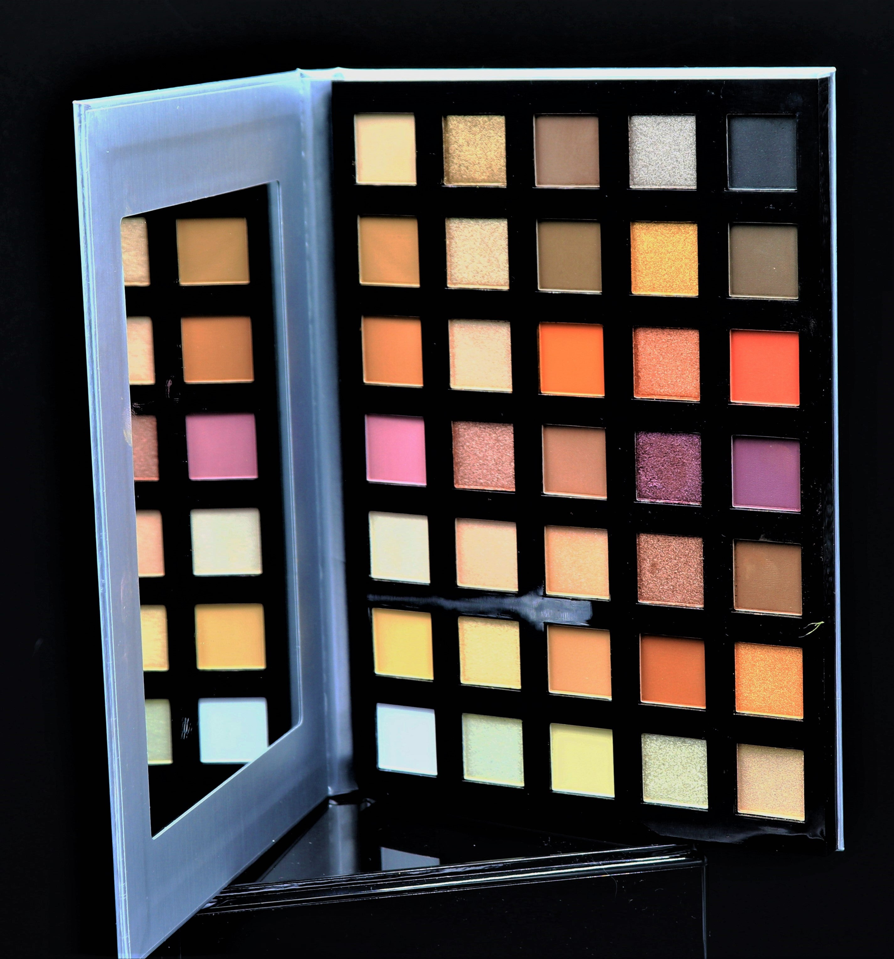 ESA CHICA: Paleta de sombras de ojos de 35 piezas