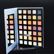 ESA CHICA: Paleta de sombras de ojos de 35 piezas